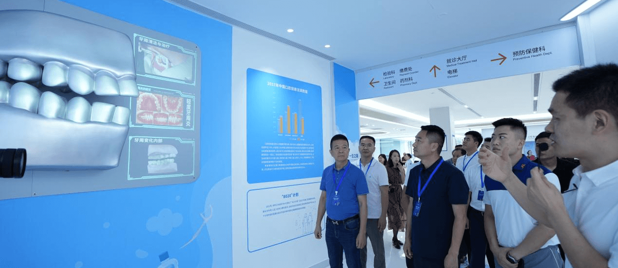 四川大学商学院百家校企行暨四川大学总裁校友会走进西南口腔医院