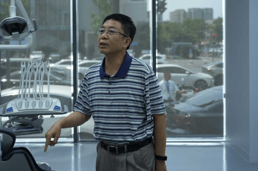 四川省关工委领导一行，莅临西南口腔医院指导交流