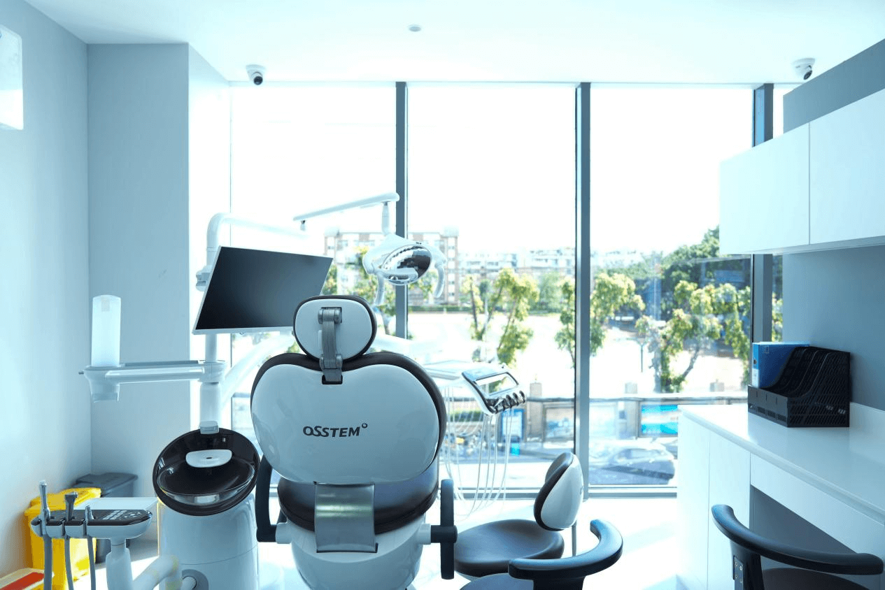 四川省关工委领导一行，莅临西南口腔医院指导交流